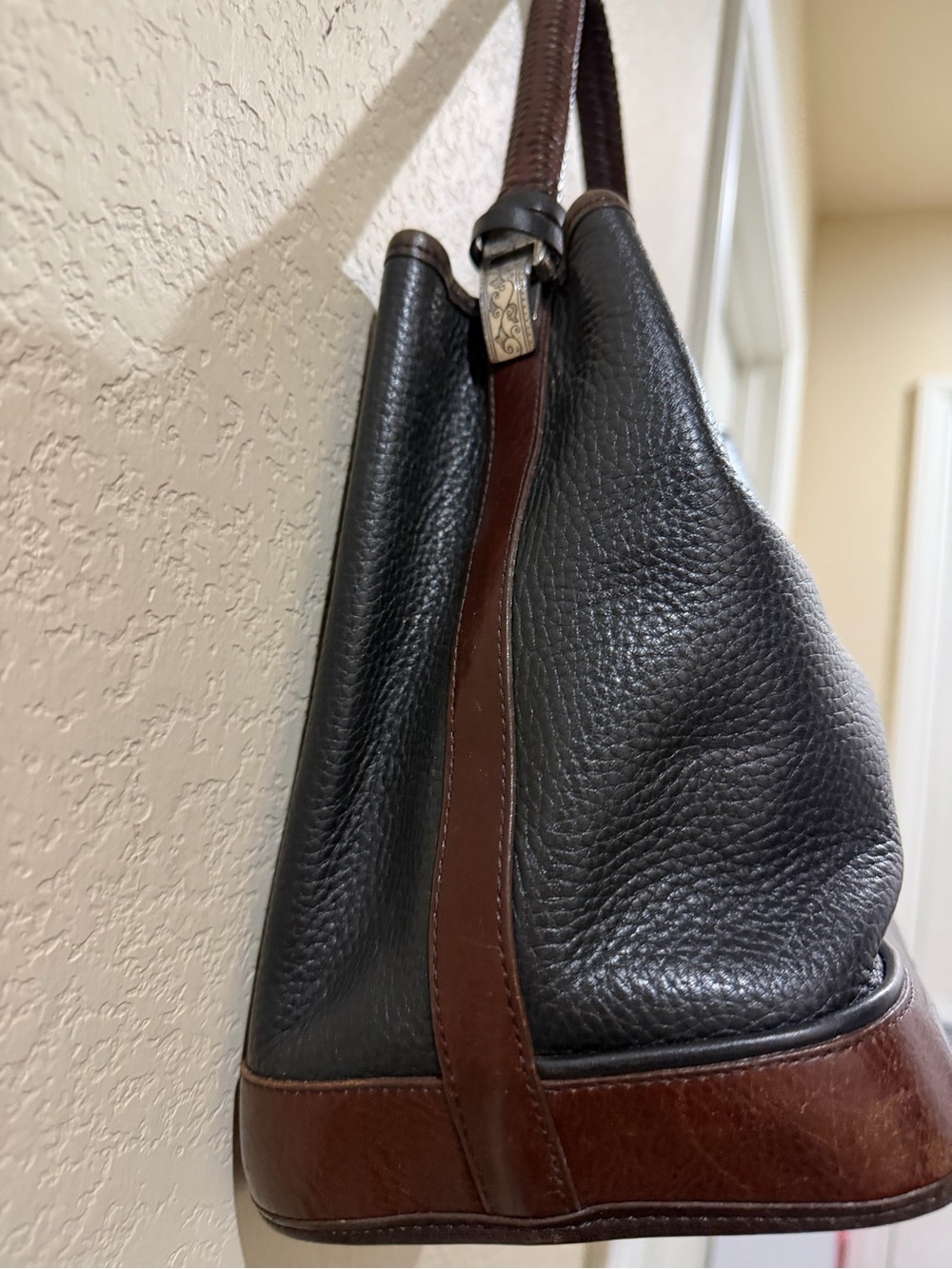 Brighton Black Pebbled Leather bucket Bag with Brown Trim - Picture 4 of 10